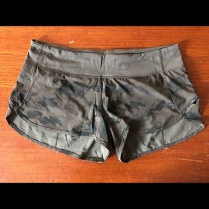 Lululemon Camo Speeds